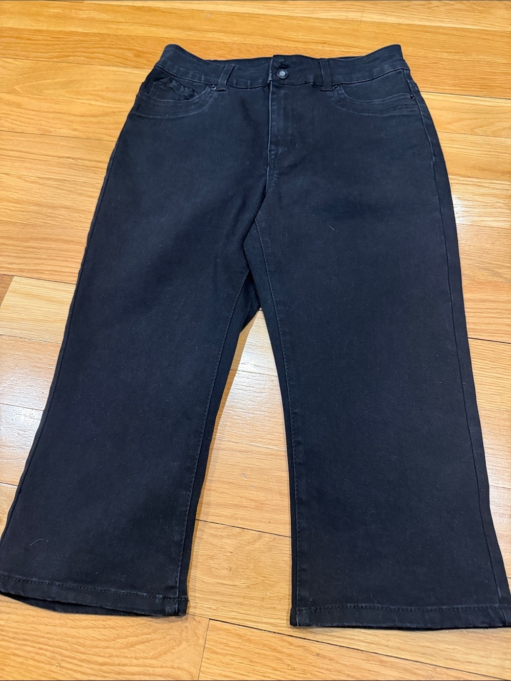 Faith jeans women’s black jean capris size 10.